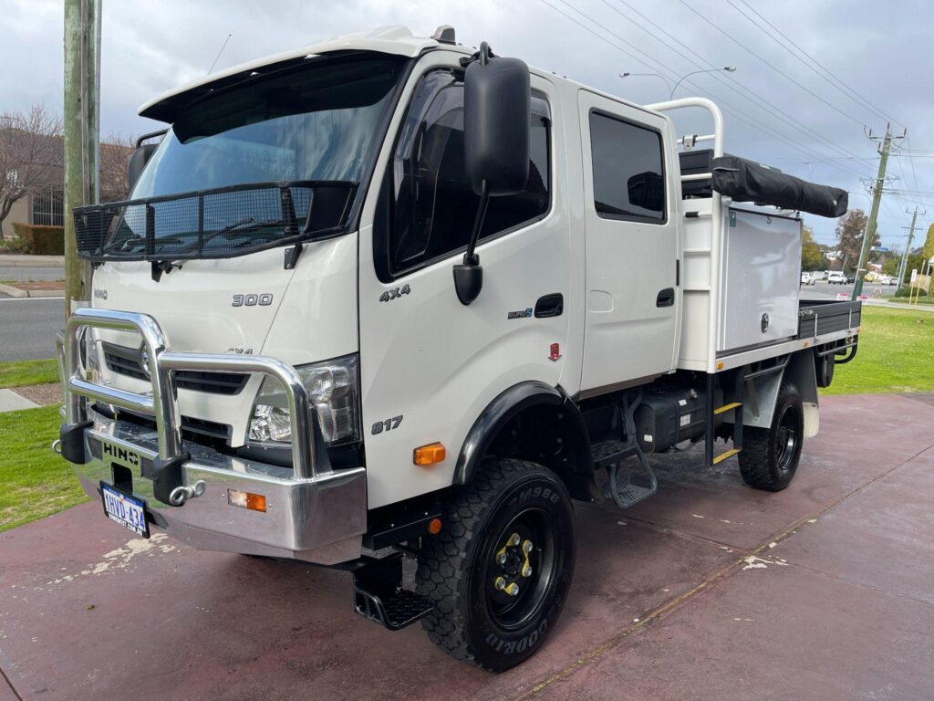 2023 HINO 300 817 4×4 XZC810R