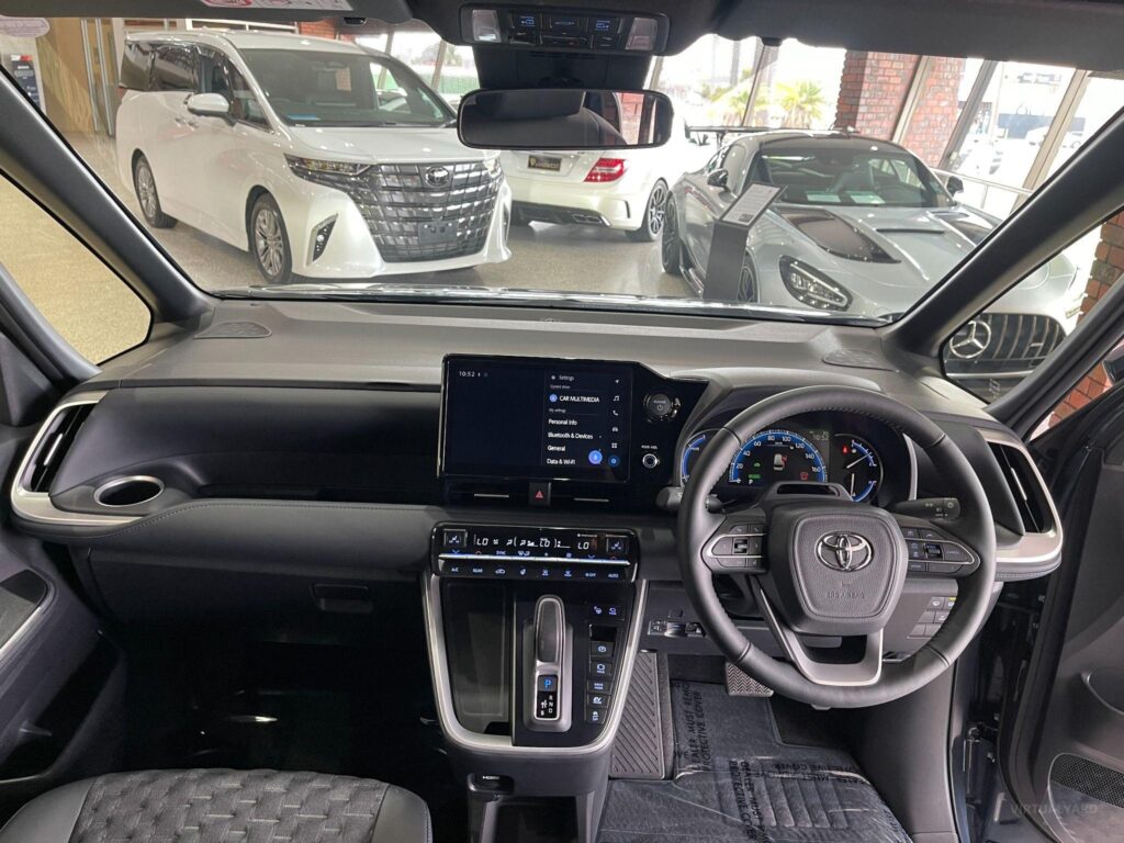 2024 Toyota Voxy Hybrid ZWR90