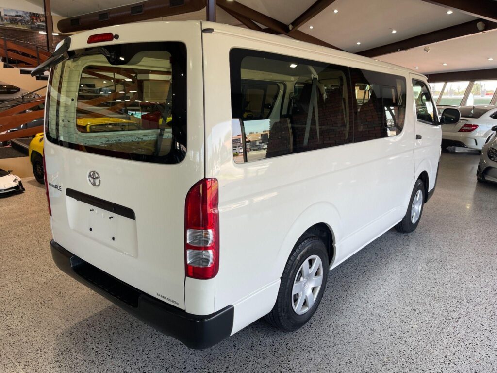 2015 Toyota Hiace DX 2WD KDH201