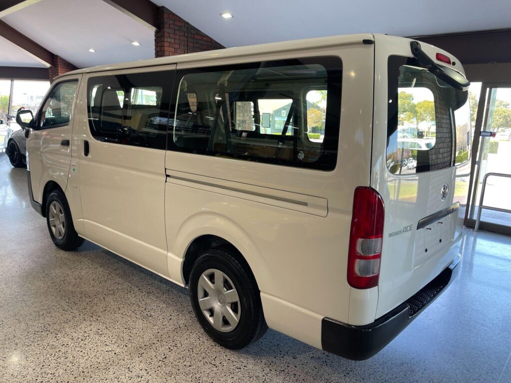 2015 Toyota Hiace DX 2WD KDH201