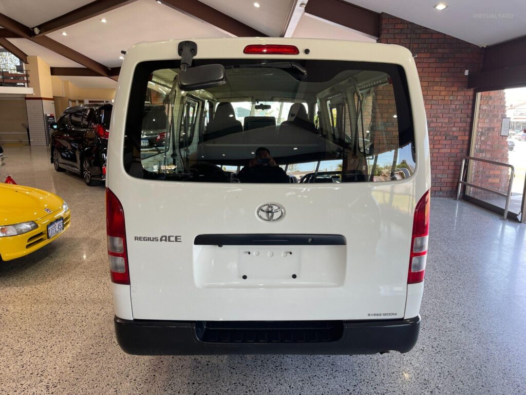 2015 Toyota Hiace DX 2WD KDH201