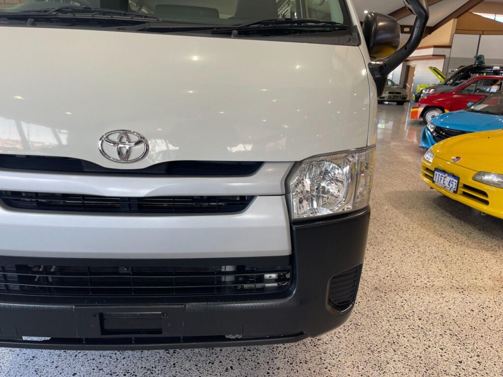 2015 Toyota Hiace DX 2WD KDH201