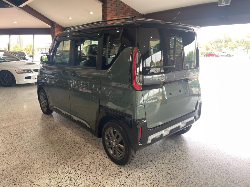 2023 Mitsubishi DELICA MINI Hybrid AWD