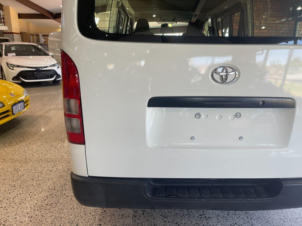 2015 Toyota Hiace DX 2WD KDH201