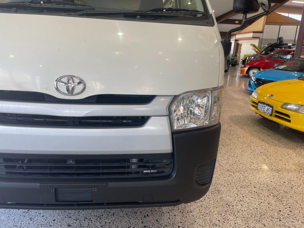 2015 Toyota Hiace DX 2WD KDH201