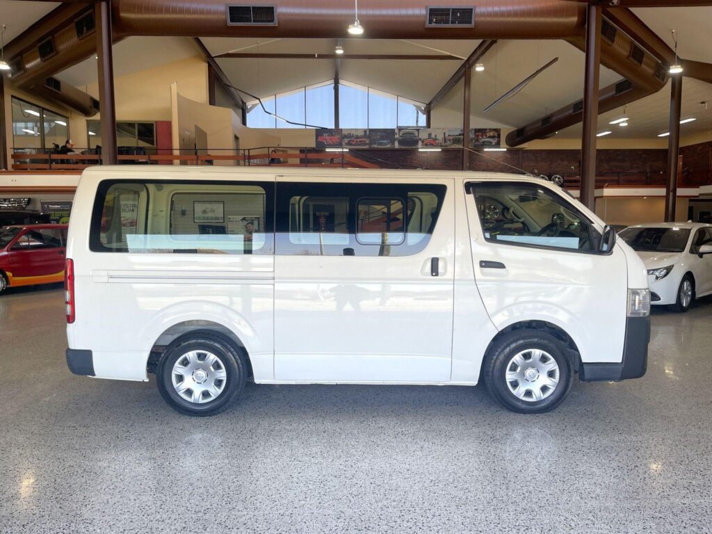 2015 Toyota Hiace DX 2WD KDH201