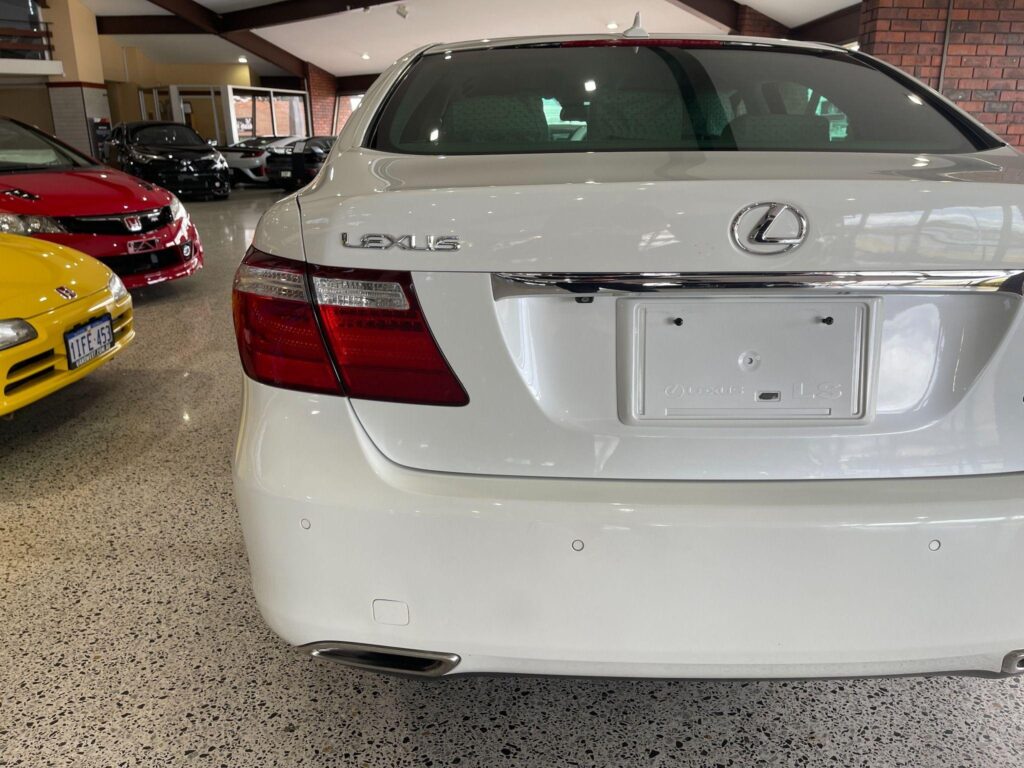 2006 Lexus LS460 RWD USF40