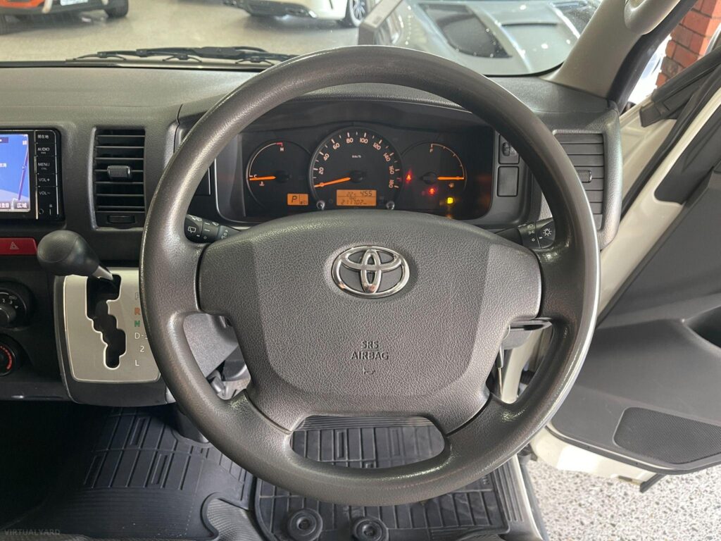 2013 TOYOTA HIACE AWD DX KDH206