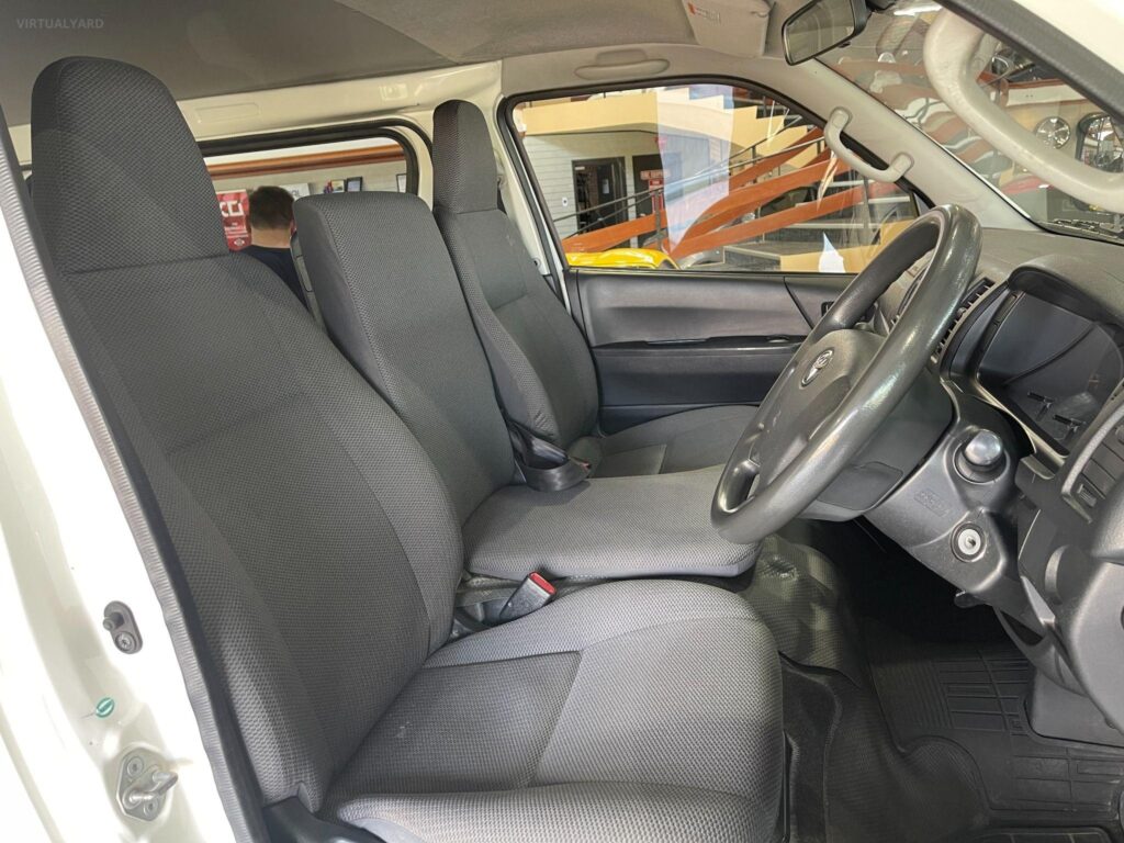 2013 TOYOTA HIACE AWD DX KDH206