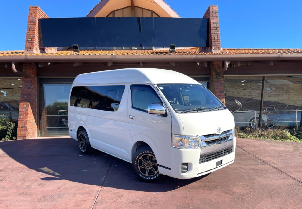 2015 Toyota Hiace Highroof  CAMPING CAR TRH200