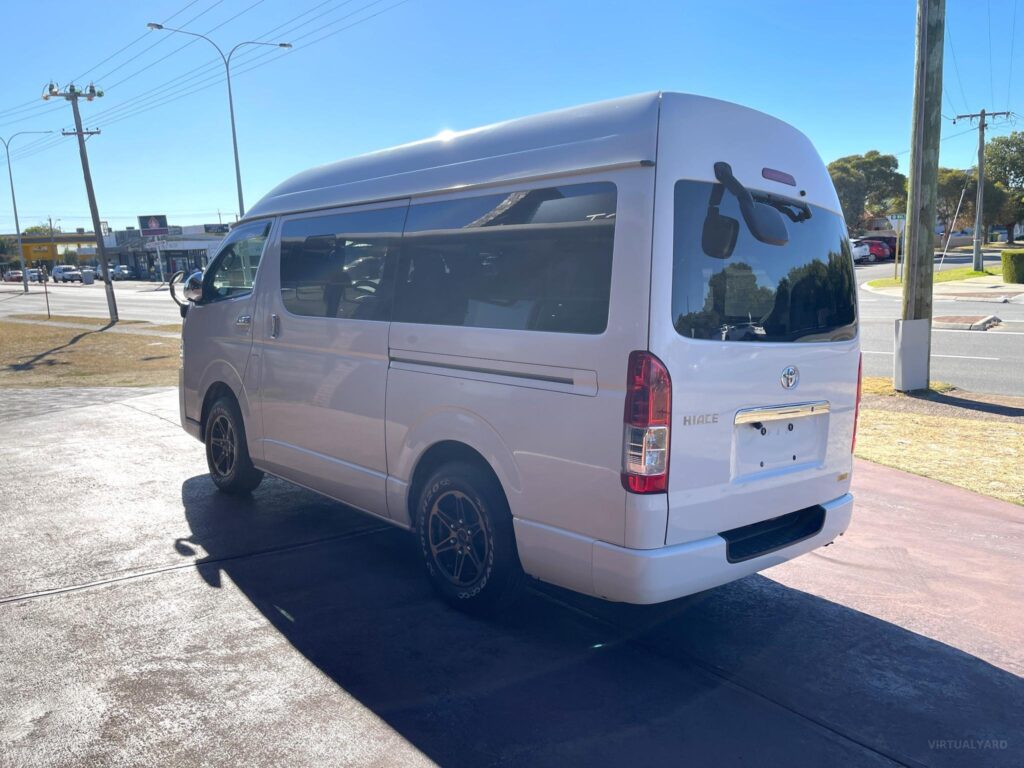 2015 Toyota Hiace Highroof  CAMPING CAR TRH200