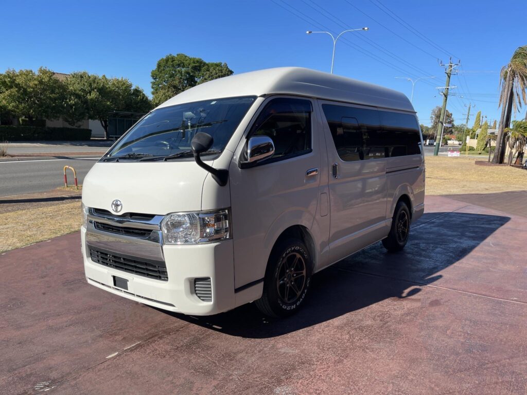 2015 Toyota Hiace Highroof  CAMPING CAR TRH200