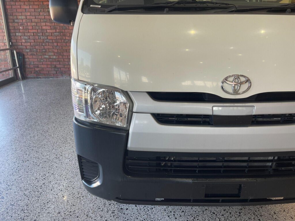 2018 TOYOTA HIACE TRH200