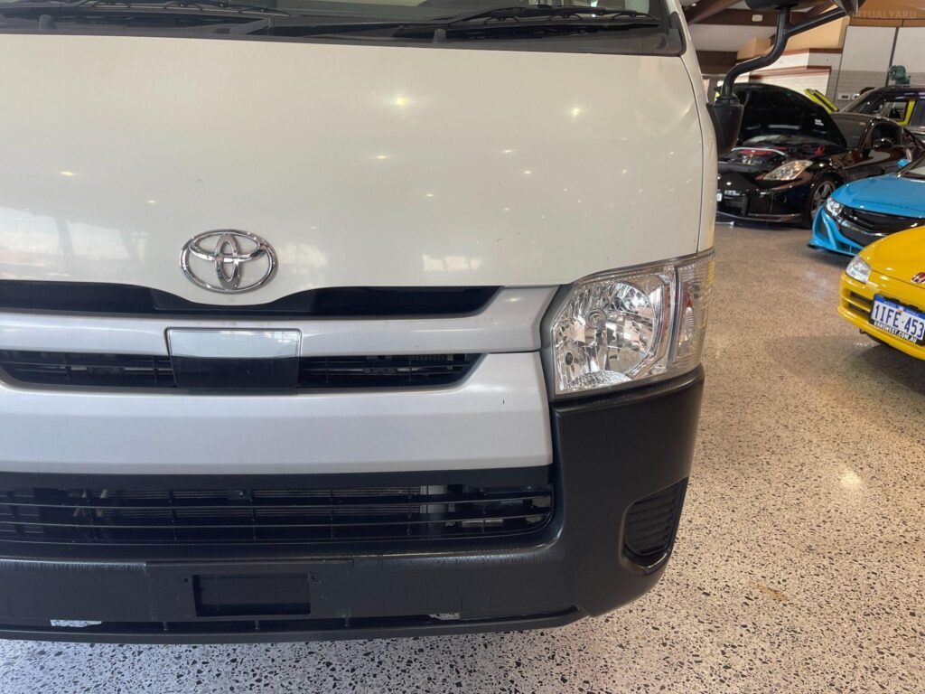 2018 TOYOTA HIACE TRH200