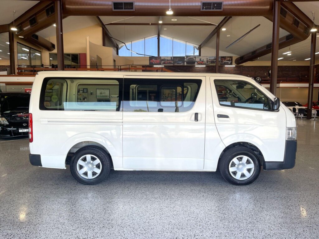 2018 TOYOTA HIACE TRH200