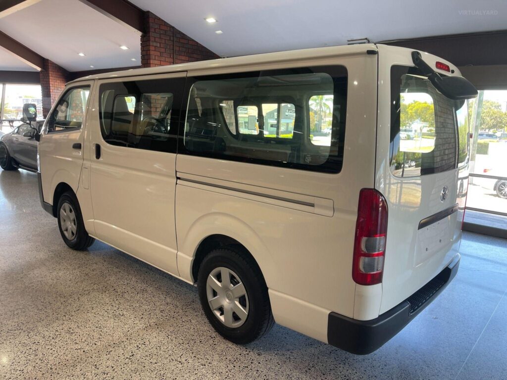 2018 TOYOTA HIACE TRH200