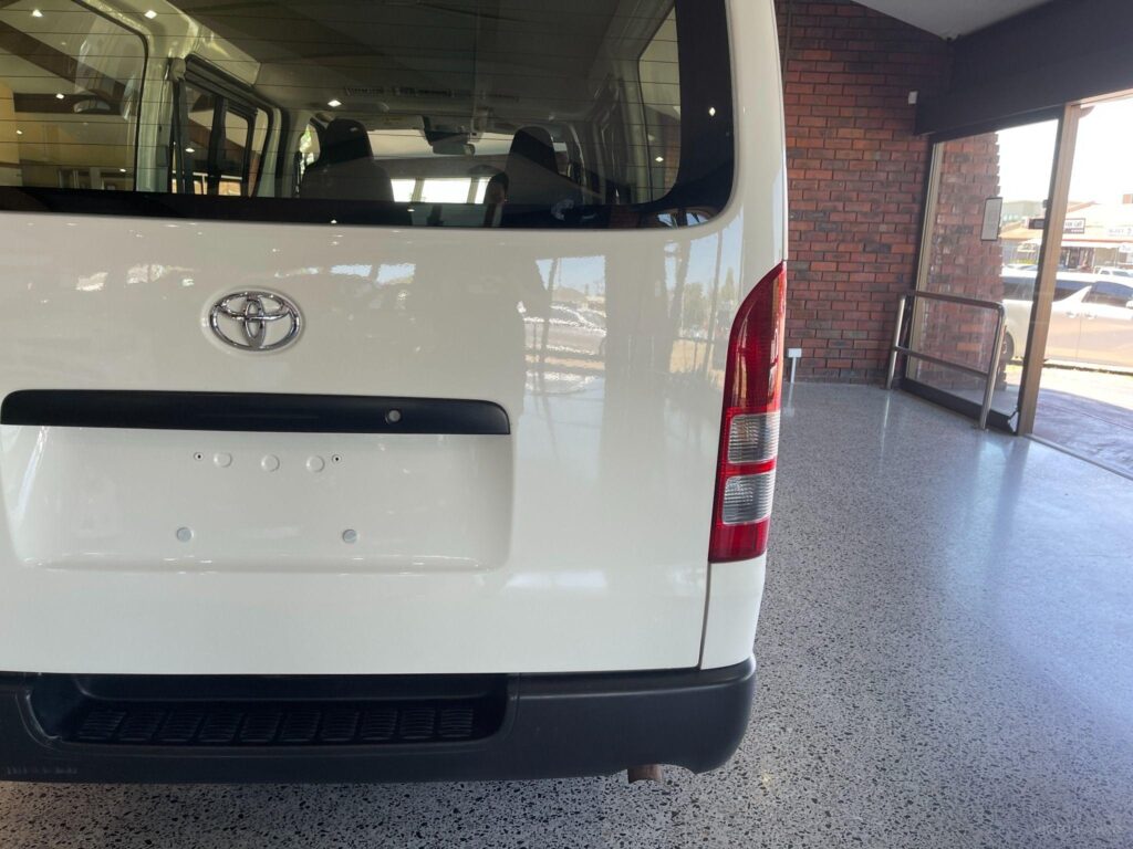 2018 TOYOTA HIACE TRH200