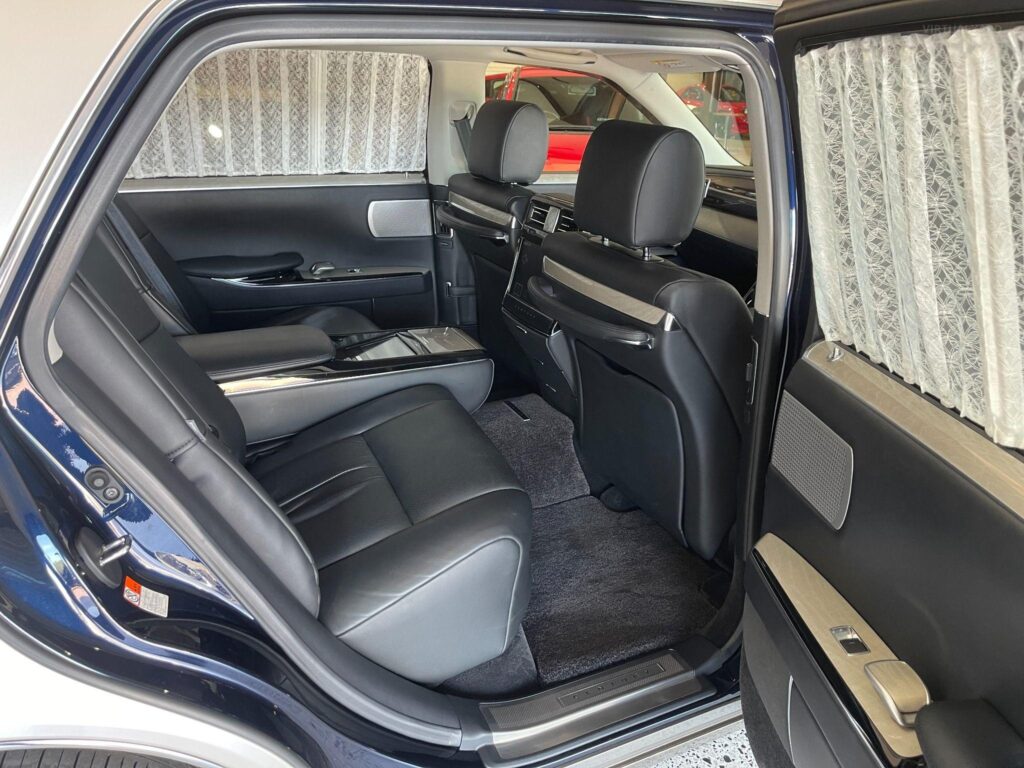 2019 TOYOTA Century V8 Hybrid UWG60