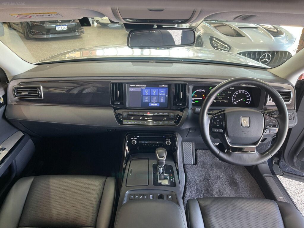 2019 TOYOTA Century V8 Hybrid UWG60