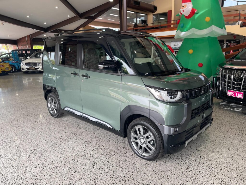 2023 Mitsubishi DELICA MINI Hybrid AWD