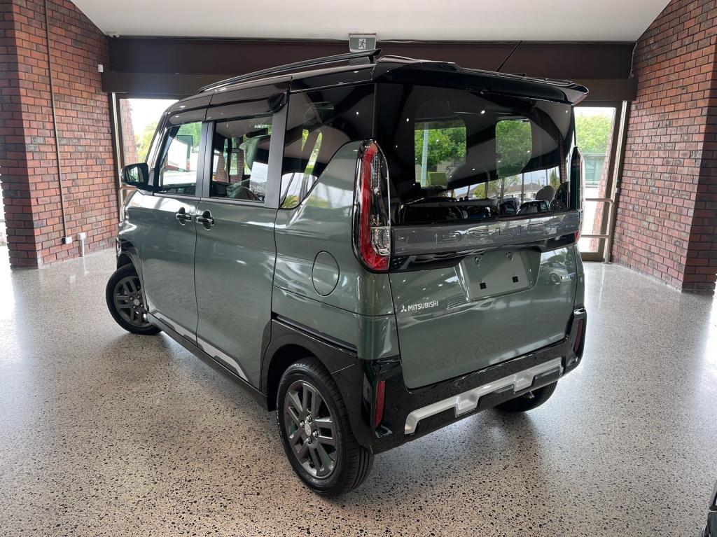 2023 Mitsubishi DELICA MINI Hybrid AWD