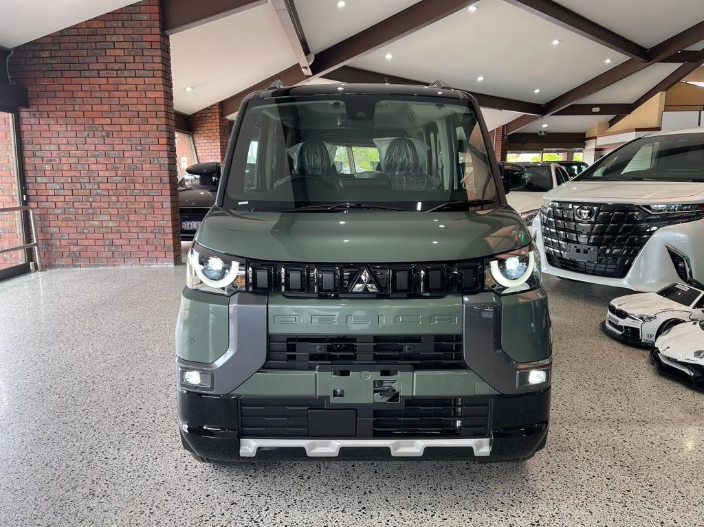 2023 Mitsubishi DELICA MINI Hybrid AWD