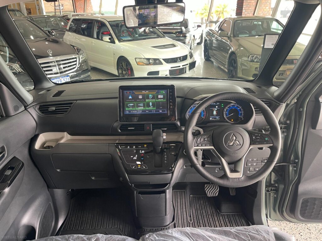 2023 Mitsubishi DELICA MINI Hybrid AWD