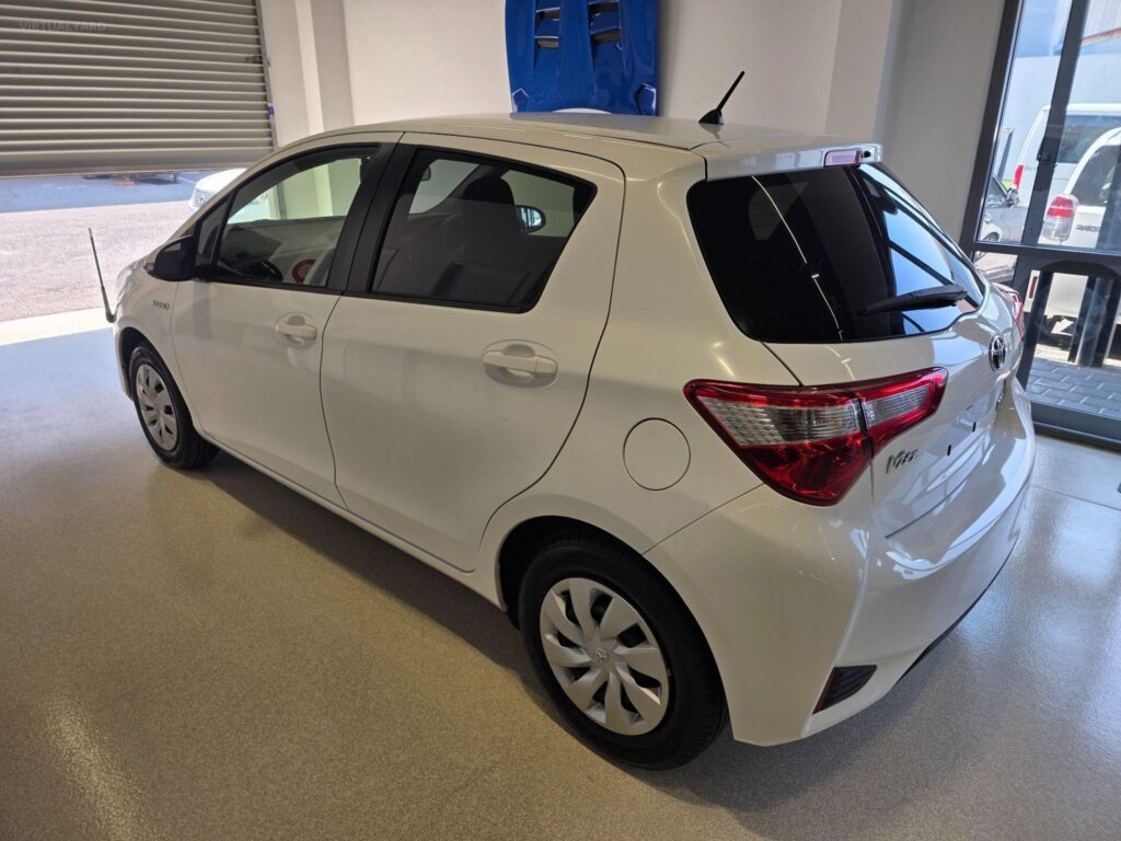 2017 TOYOTA VITZ F 2WD NHP130