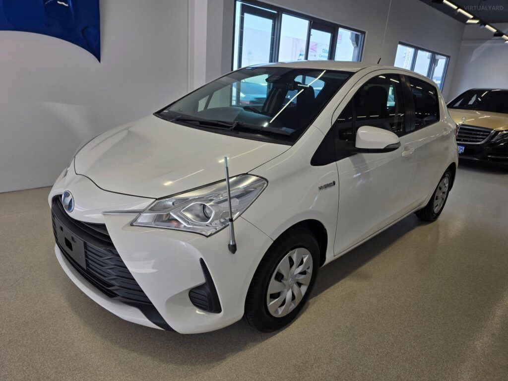 2017 TOYOTA VITZ F 2WD NHP130