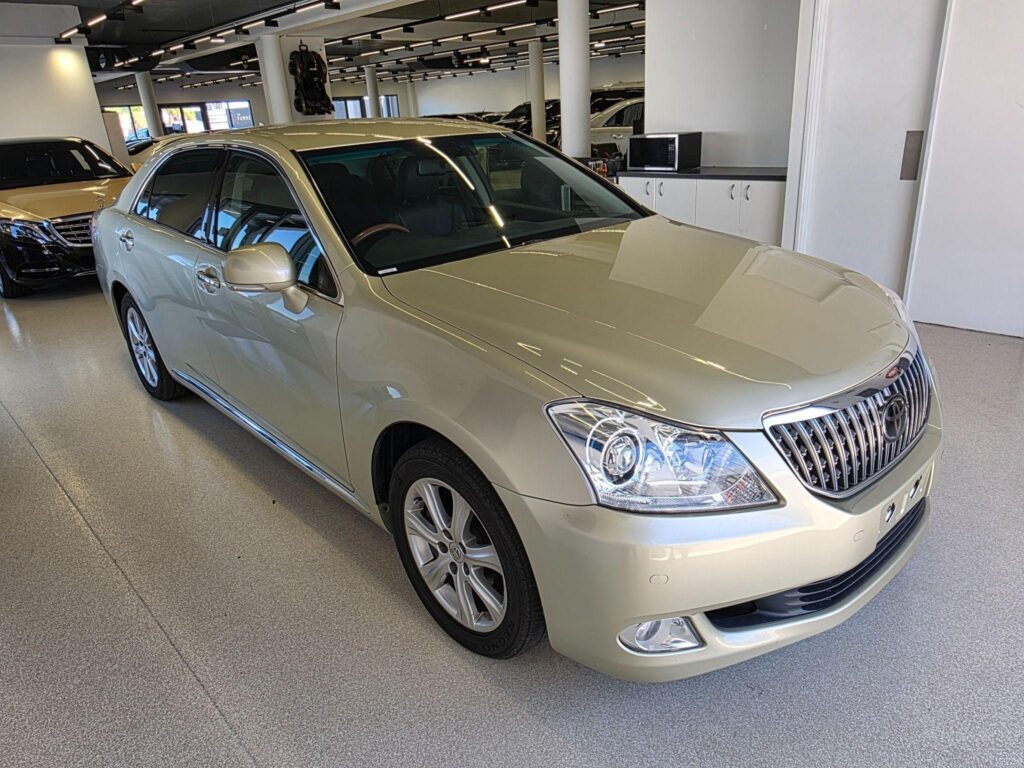 2010 TOYOTA Crown Majesta G Type F Package URS206