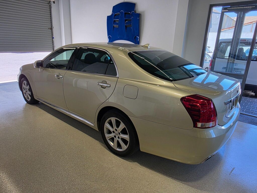 2010 TOYOTA Crown Majesta G Type F Package URS206