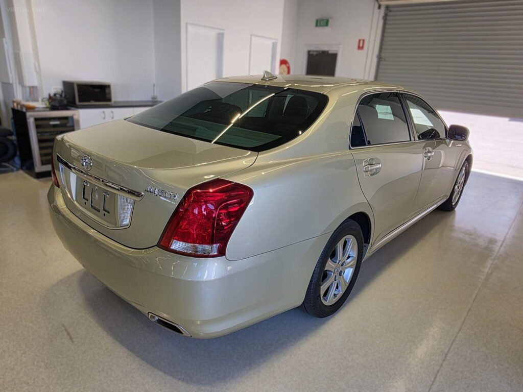 2010 TOYOTA Crown Majesta G Type F Package URS206