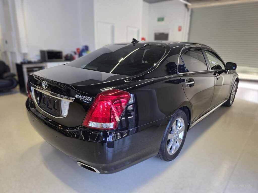 2011 TOYOTA CROWN MAJESTA G-TYPE URS206