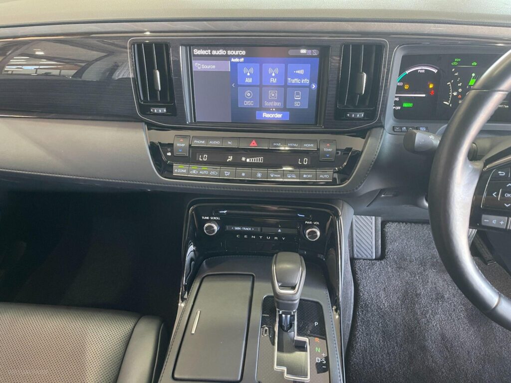 2019 TOYOTA Century V8 Hybrid UWG60