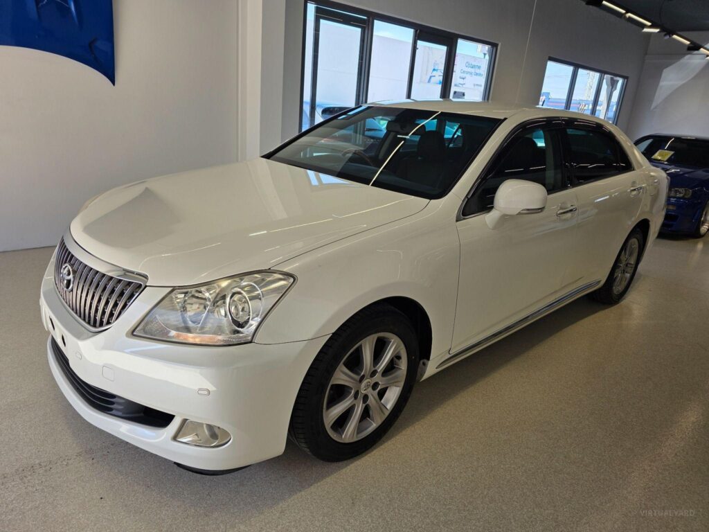 2010 TOYOTA CROWN MAJESTA C-TYPE 2WD URS206