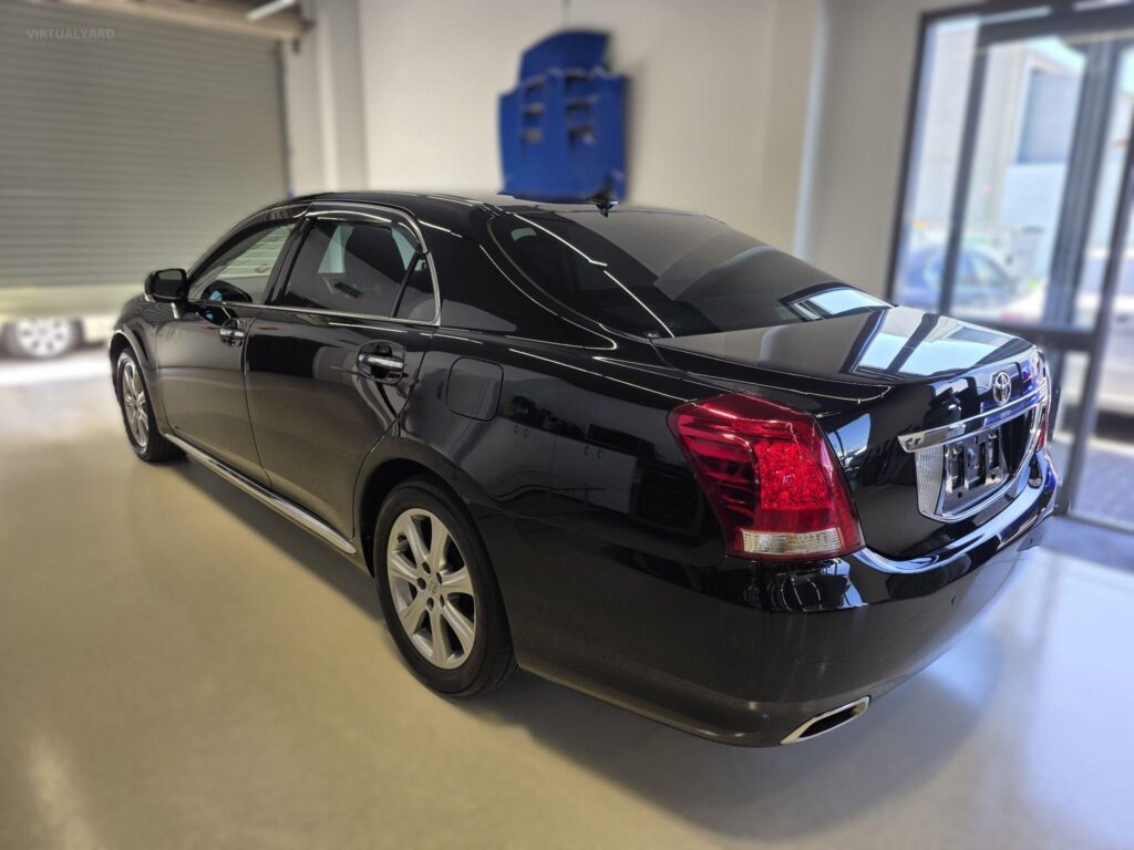 2011 TOYOTA CROWN MAJESTA G-TYPE URS206