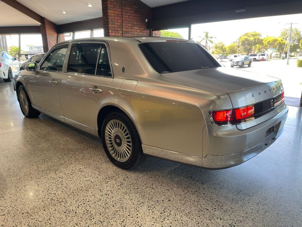 2019 TOYOTA Century V8 Hybrid UWG60