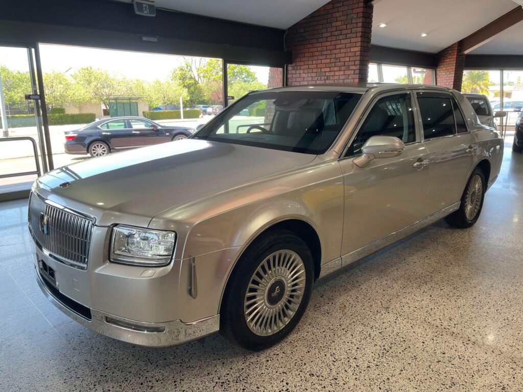 2019 TOYOTA Century V8 Hybrid UWG60