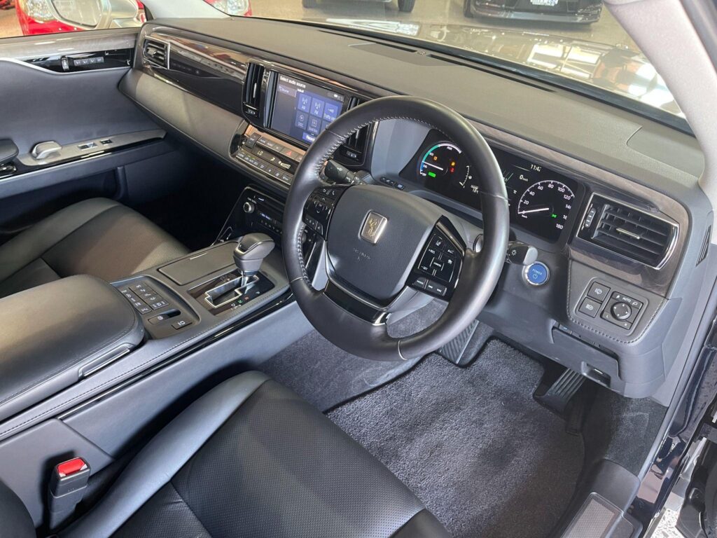 2019 TOYOTA Century V8 Hybrid UWG60