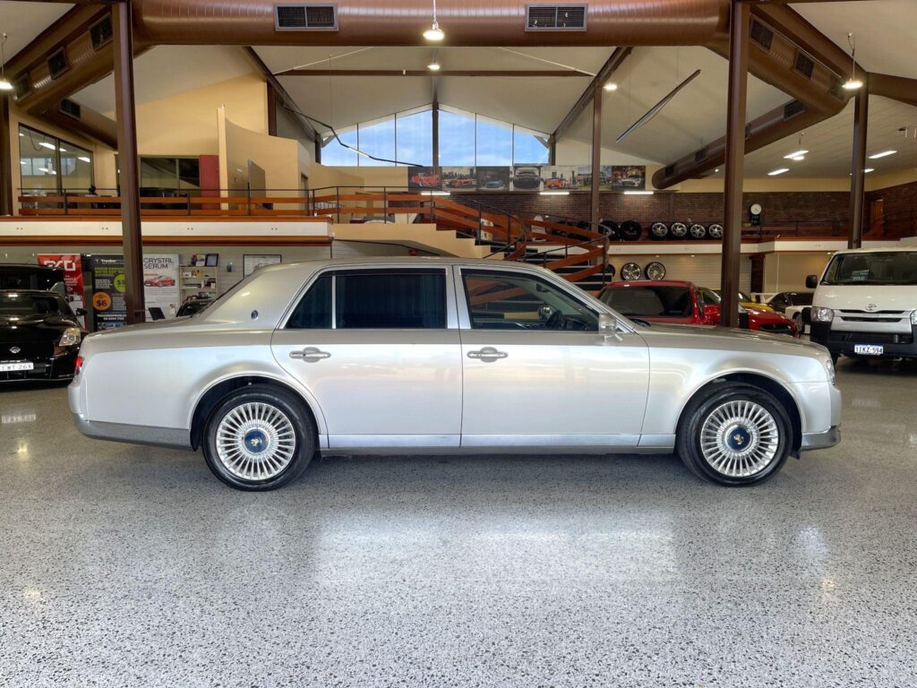 2019 TOYOTA Century V8 Hybrid UWG60